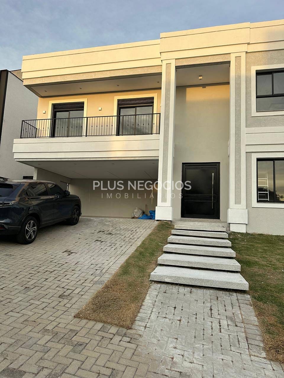 Casa para alugar com 3 quartos, 300m² - Foto 1