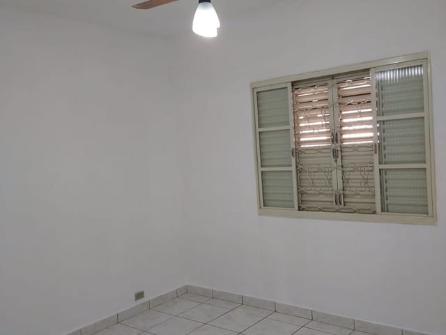 Casa com 250m² 3 quartos e 2 banheiros, à venda, no bairro Parque Jaraguá em Taubaté