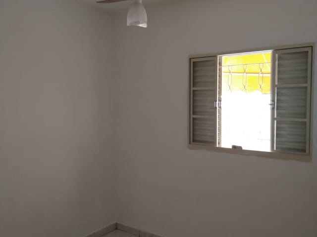 Casa com 250m² 3 quartos e 2 banheiros, à venda, no bairro Parque Jaraguá em Taubaté
