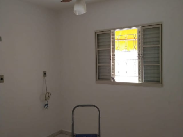 Casa com 250m² 3 quartos e 2 banheiros, à venda, no bairro Parque Jaraguá em Taubaté