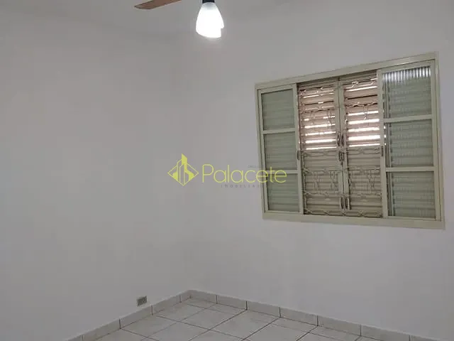 Casa com 250m² 3 quartos e 2 banheiros, à venda, no bairro Parque Jaraguá em Taubaté