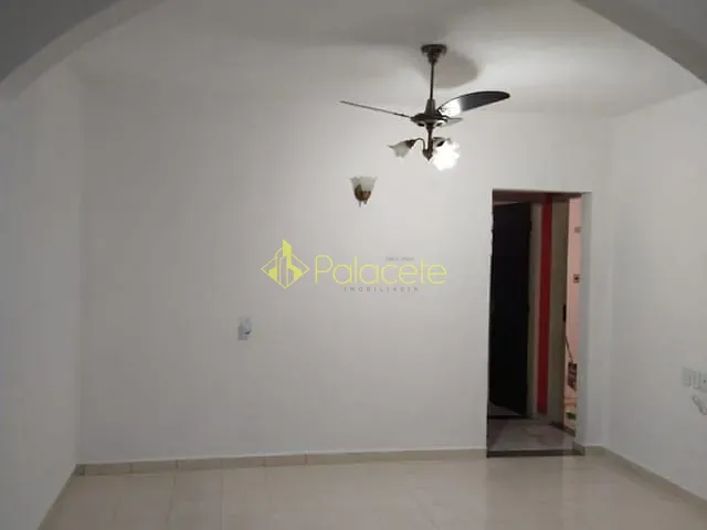 Casa com 250m² 3 quartos e 2 banheiros, à venda, no bairro Parque Jaraguá em Taubaté