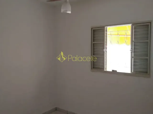 Casa com 250m² 3 quartos e 2 banheiros, à venda, no bairro Parque Jaraguá em Taubaté