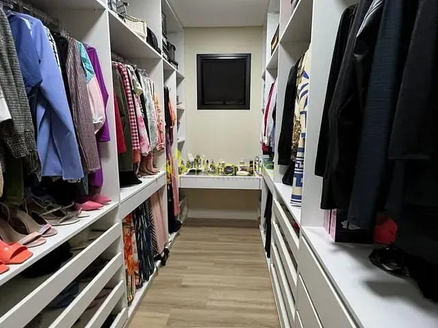 Casa com 250m² 4 quartos e 4 banheiros, à venda, no bairro Parque Residencial Maria Elmira em Caçapava