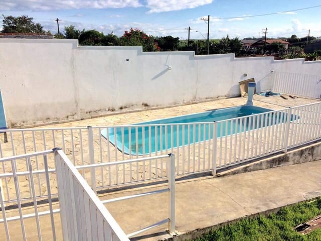 Casa 1 quarto e 2 banheiros, à venda, no bairro Parque Shangrilá em Pindamonhangaba