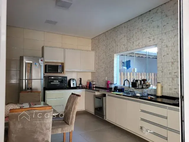 Casa com 300m² 3 quartos e 2 banheiros, à venda, no bairro Massaguaçu em Caraguatatuba