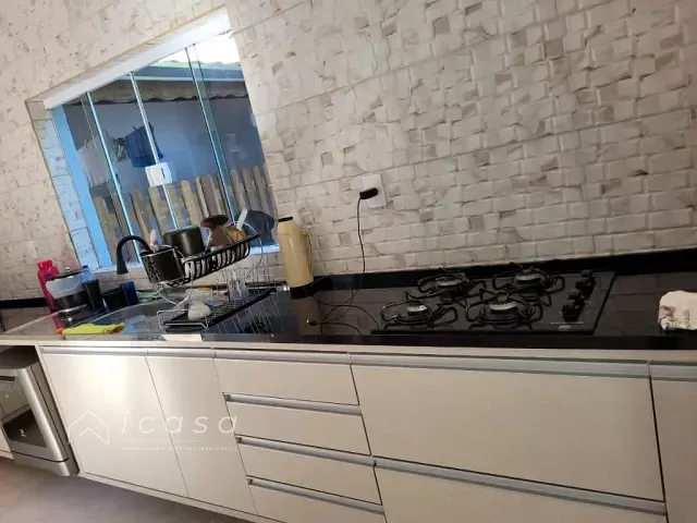 Casa com 300m² 3 quartos e 2 banheiros, à venda, no bairro Massaguaçu em Caraguatatuba