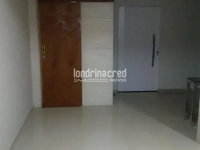 Casa com 300m², à venda, no bairro Conjunto Habitacional Maria Cecília Serrano de Oliveira em Londrina