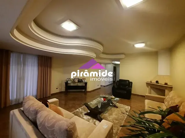 Casa com 360m² 4 quartos e 2 banheiros, à venda, no bairro Jardim das Colinas em São José dos Campos