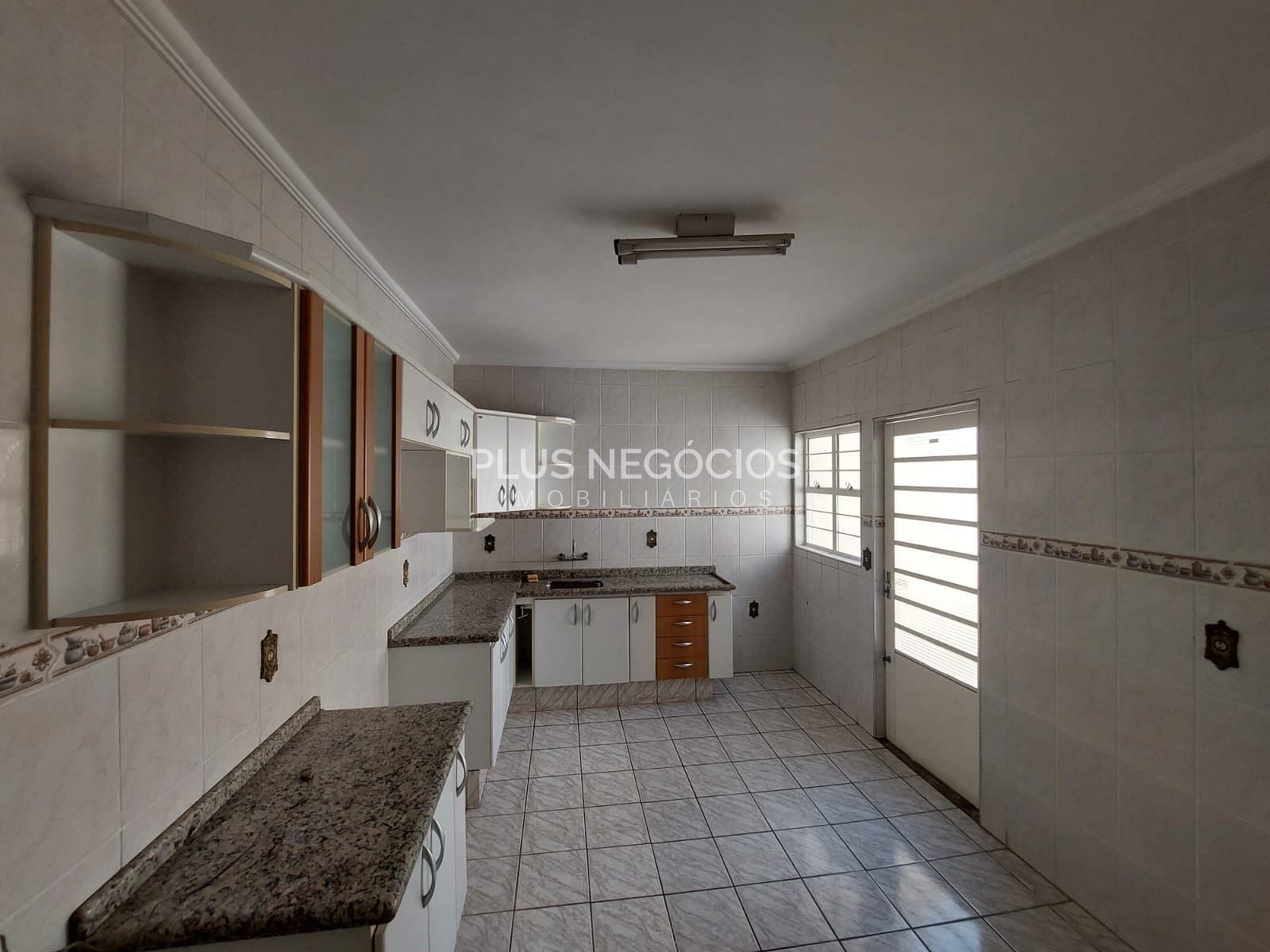 Casa à venda com 2 quartos, 75m² - Foto 2