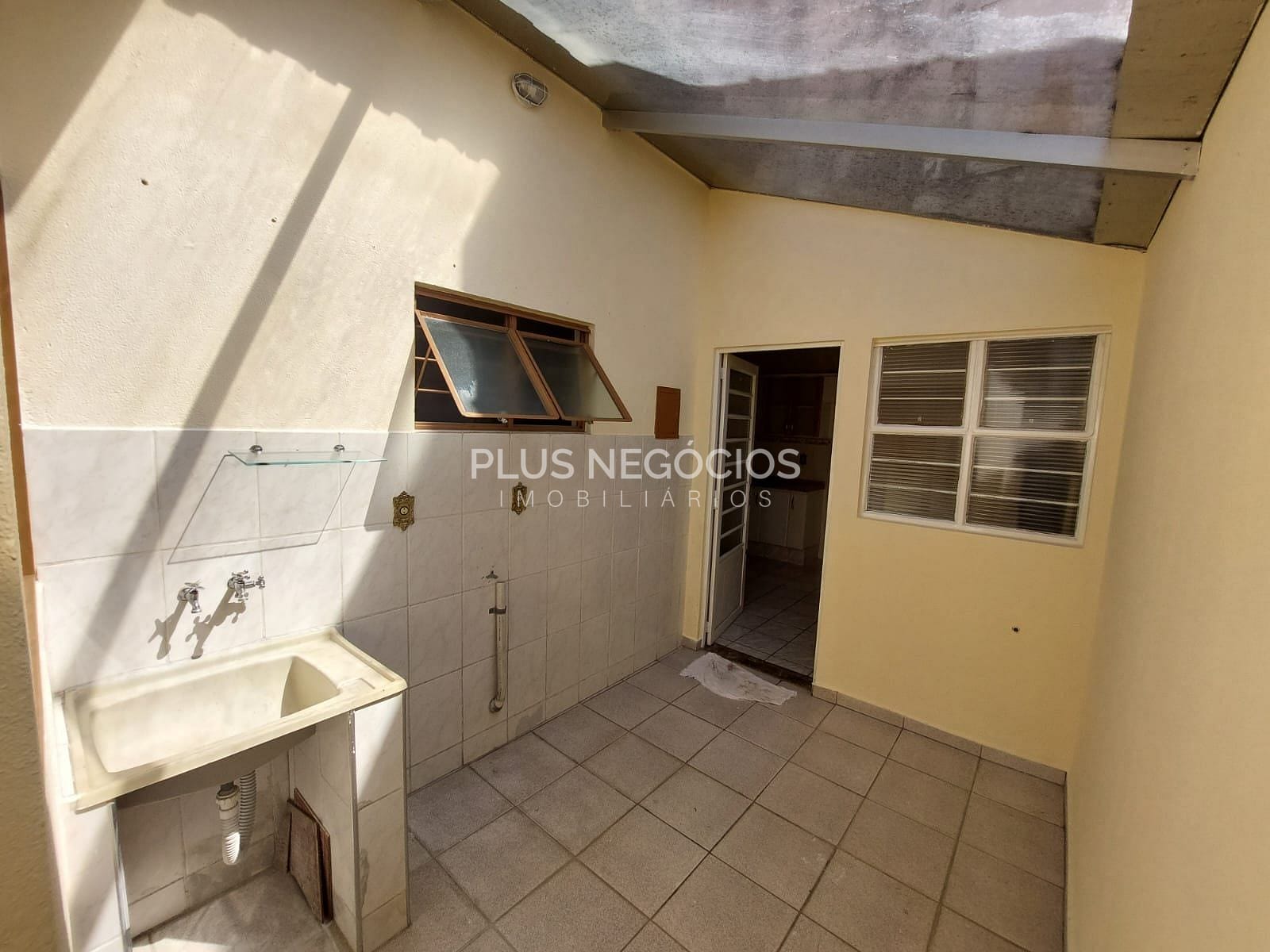 Casa à venda com 2 quartos, 75m² - Foto 17
