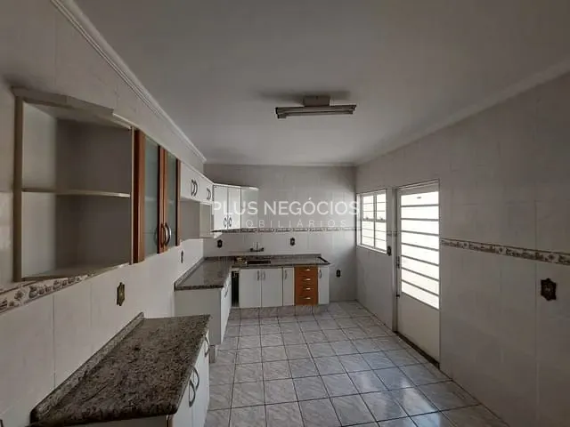 Casa com 125m² 2 quartos e 2 banheiros, à venda, no bairro Jardim São Carlos em Sorocaba