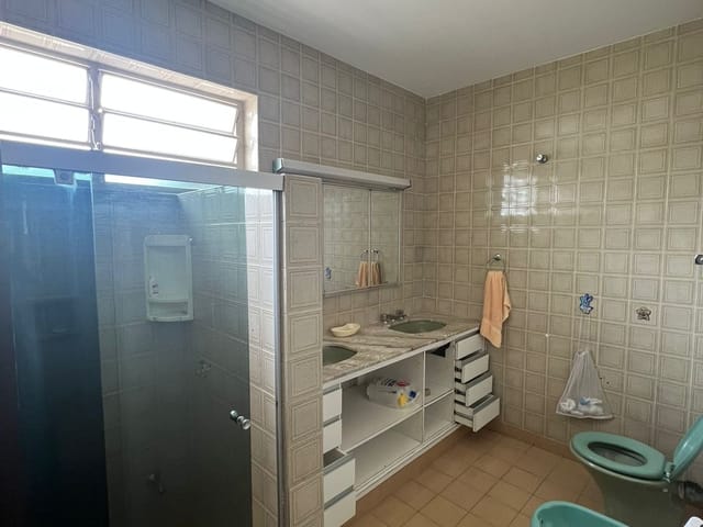 Casa com 821m² 5 quartos e 2 banheiros, à venda, no bairro Jardim das Nações em Taubaté