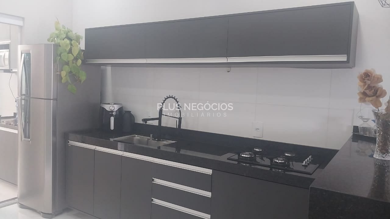 Casa à venda com 2 quartos, 110m² - Foto 4