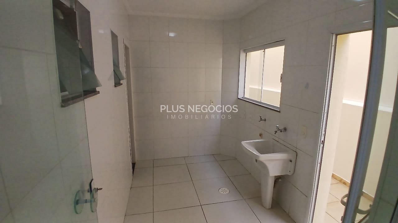 Casa à venda e aluguel com 4 quartos, 228m² - Foto 13