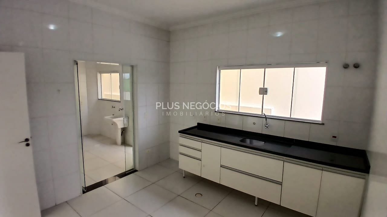 Casa à venda e aluguel com 4 quartos, 228m² - Foto 14
