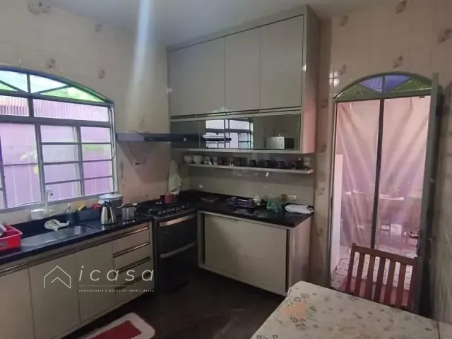 Casa com 250m² 3 quartos e 2 banheiros, à venda, no bairro Jardim Ismênia em São José dos Campos