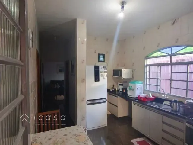 Casa com 250m² 3 quartos e 2 banheiros, à venda, no bairro Jardim Ismênia em São José dos Campos