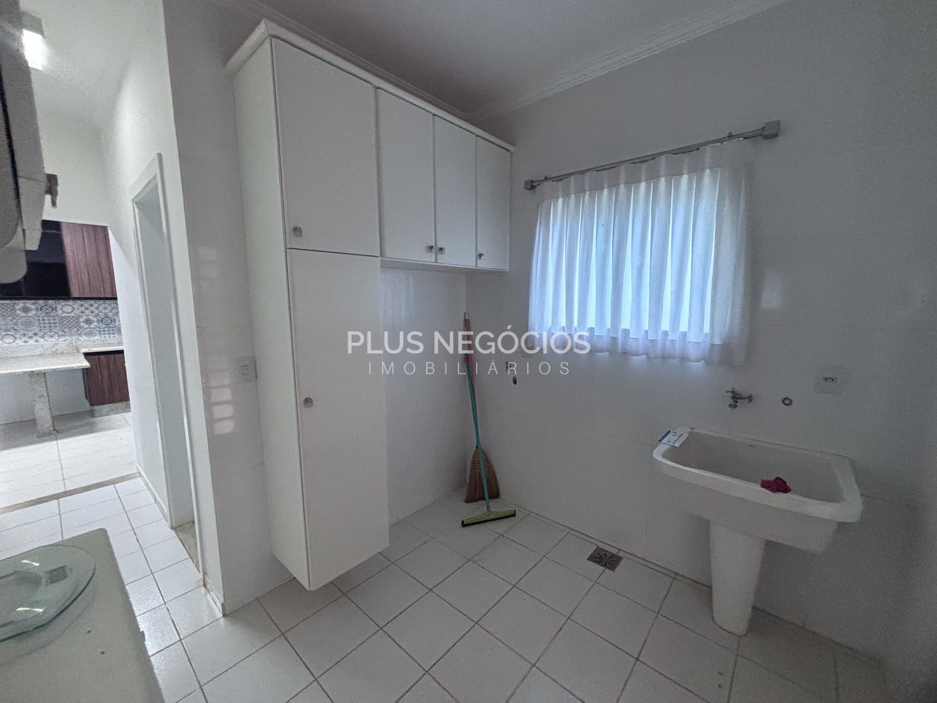 Casa, 4 quartos, 329 m² - Foto 3