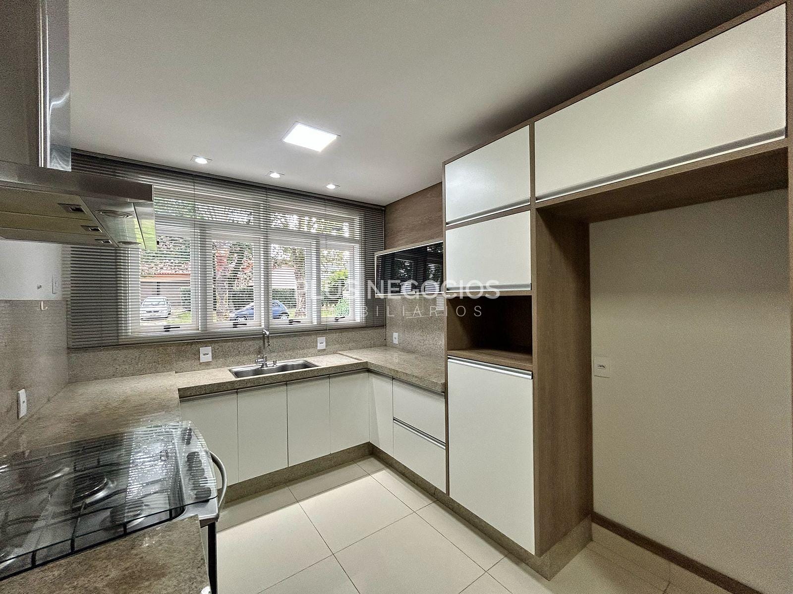 Casa à venda e aluguel com 4 quartos, 500m² - Foto 9