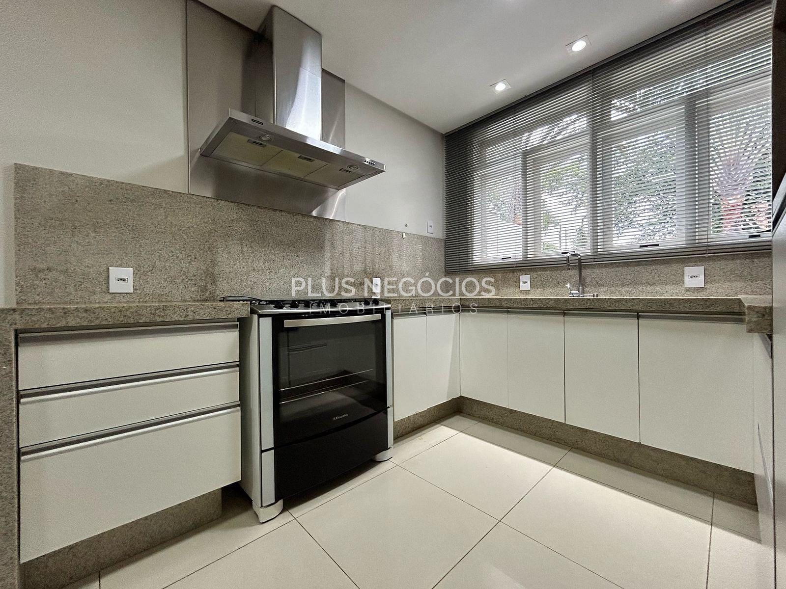 Casa à venda e aluguel com 4 quartos, 500m² - Foto 10