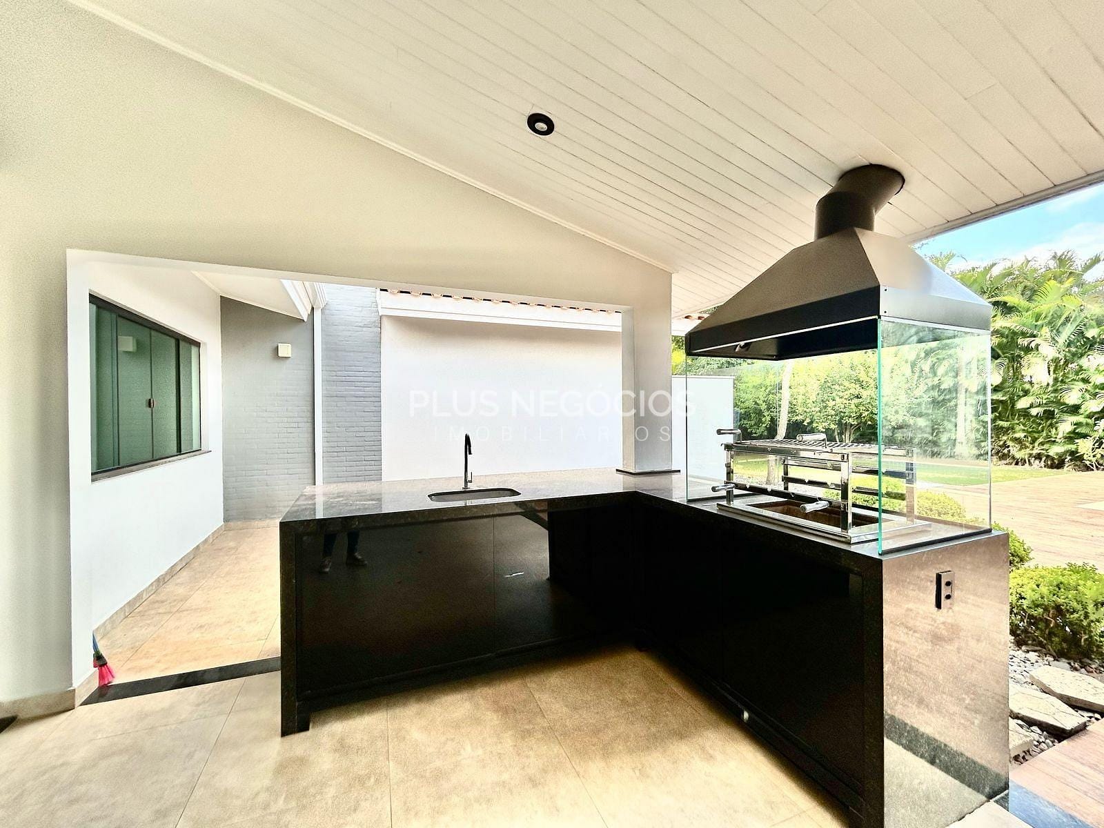 Casa à venda e aluguel com 4 quartos, 500m² - Foto 4