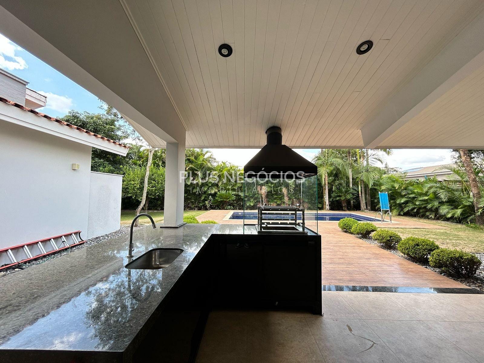 Casa à venda e aluguel com 4 quartos, 500m² - Foto 3