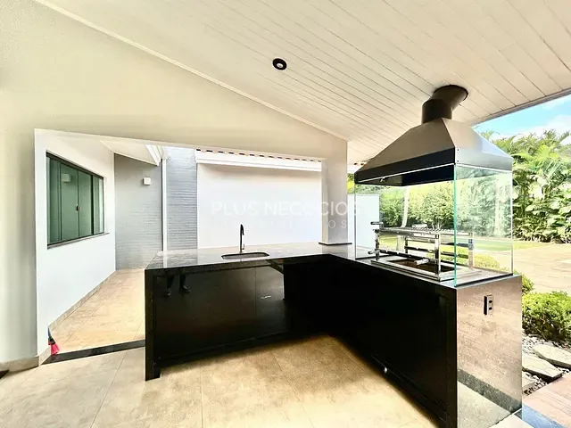 Casa com 1000m² 4 quartos e 5 banheiros, à venda ou para alugar, no bairro barreiro em Araçoiaba da Serra