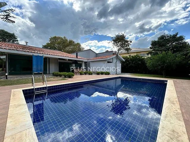 Casa com 1000m² 4 quartos e 5 banheiros, à venda ou para alugar, no bairro barreiro em Araçoiaba da Serra