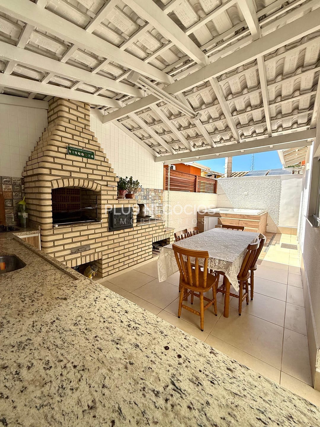 Casa à venda com 3 quartos, 147m² - Foto 2