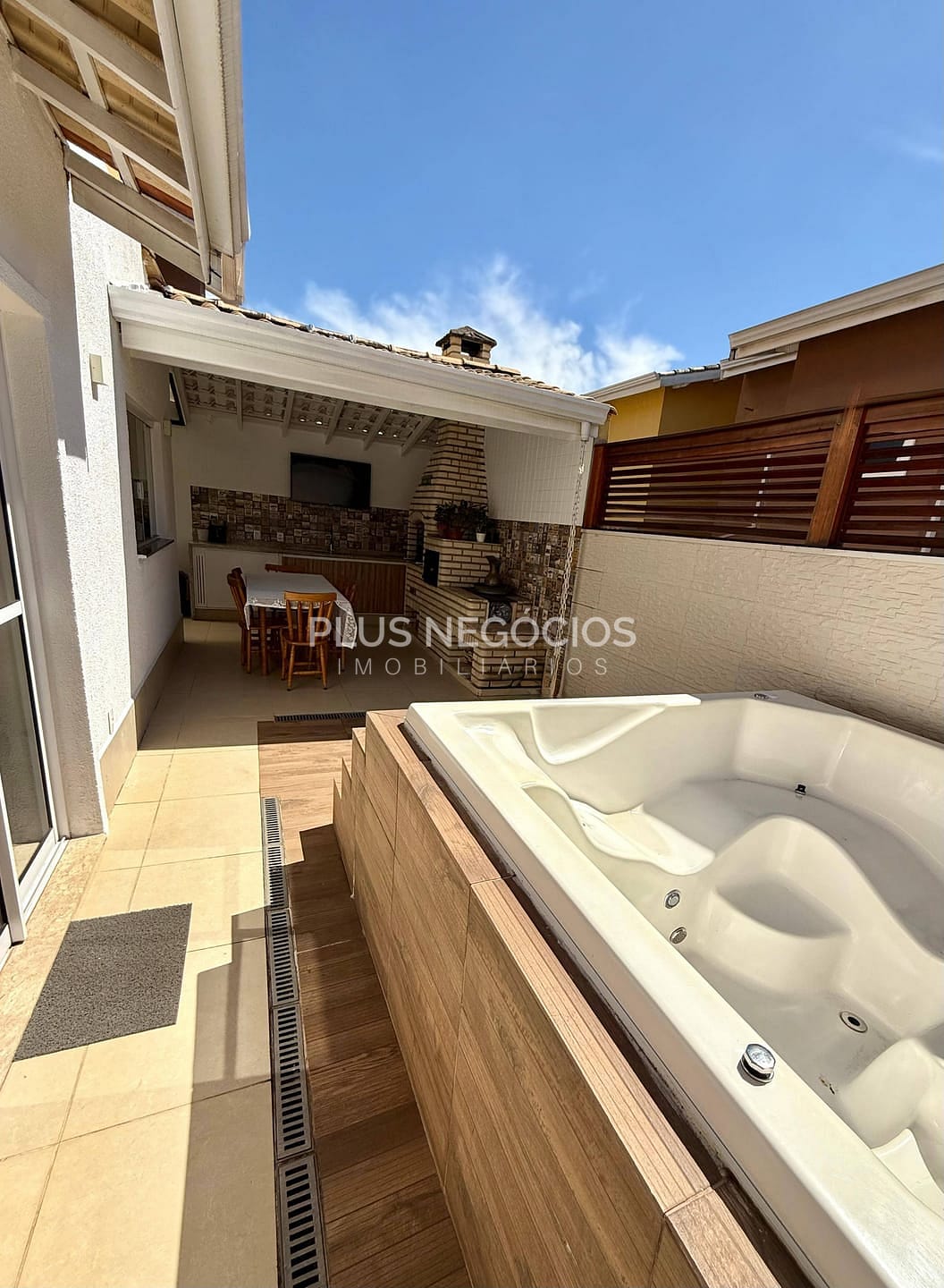 Casa à venda com 3 quartos, 147m² - Foto 1