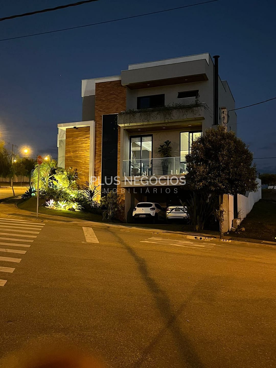 Casa à venda com 4 quartos, 311m² - Foto 1