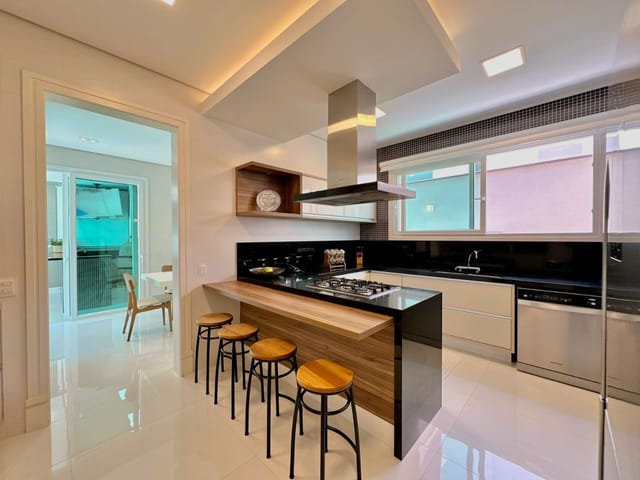 Casa com 740m² 4 quartos e 7 banheiros, à venda, no bairro Alphaville em Santana de Parnaíba