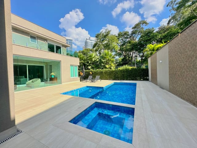 Casa com 740m² 4 quartos e 7 banheiros, à venda, no bairro Alphaville em Santana de Parnaíba