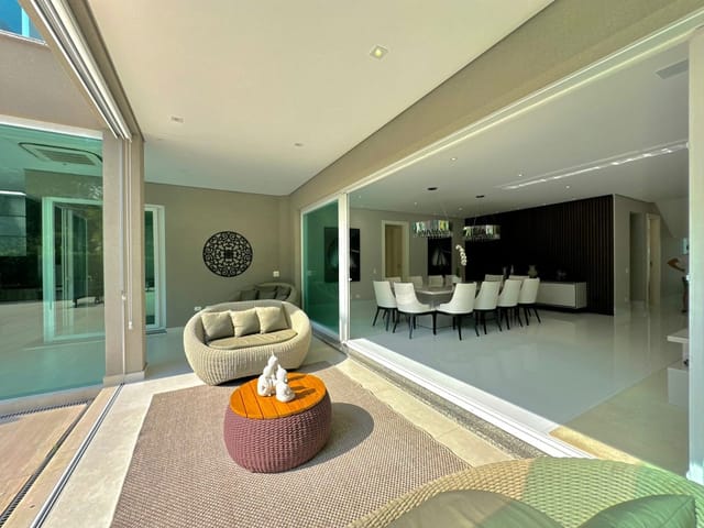 Casa com 740m² 4 quartos e 7 banheiros, à venda, no bairro Alphaville em Santana de Parnaíba