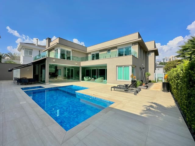 Casa com 740m² 4 quartos e 7 banheiros, à venda, no bairro Alphaville em Santana de Parnaíba