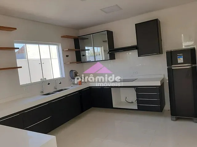 Casa com 250m² 4 quartos e 4 banheiros, à venda, no bairro Massaguaçu em Caraguatatuba