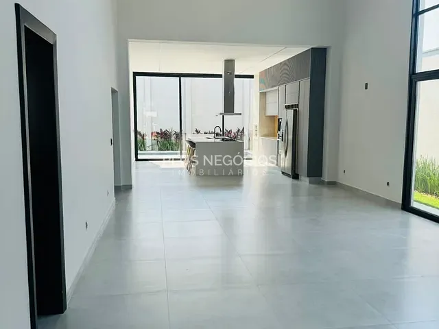 Casa com 400m² 3 quartos e 4 banheiros, à venda ou para alugar, no bairro Vila Martins em Itu