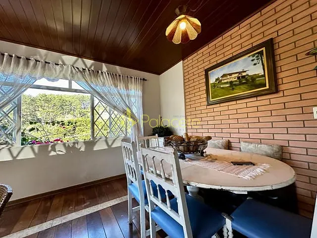 Casa com 1350m² 4 quartos e 3 banheiros, à venda, no bairro Condominio Vale do Sol em Campos Do Jordão
