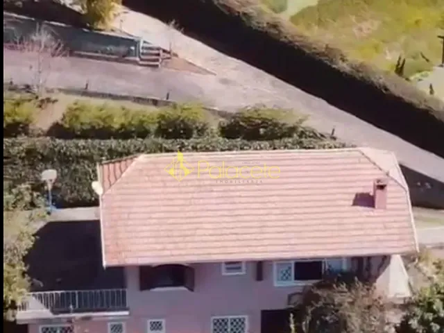 Casa com 1350m² 4 quartos e 3 banheiros, à venda, no bairro Condominio Vale do Sol em Campos Do Jordão