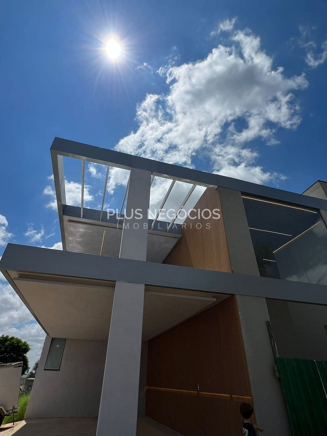 Casa à venda com 4 quartos, 320m² - Foto 2