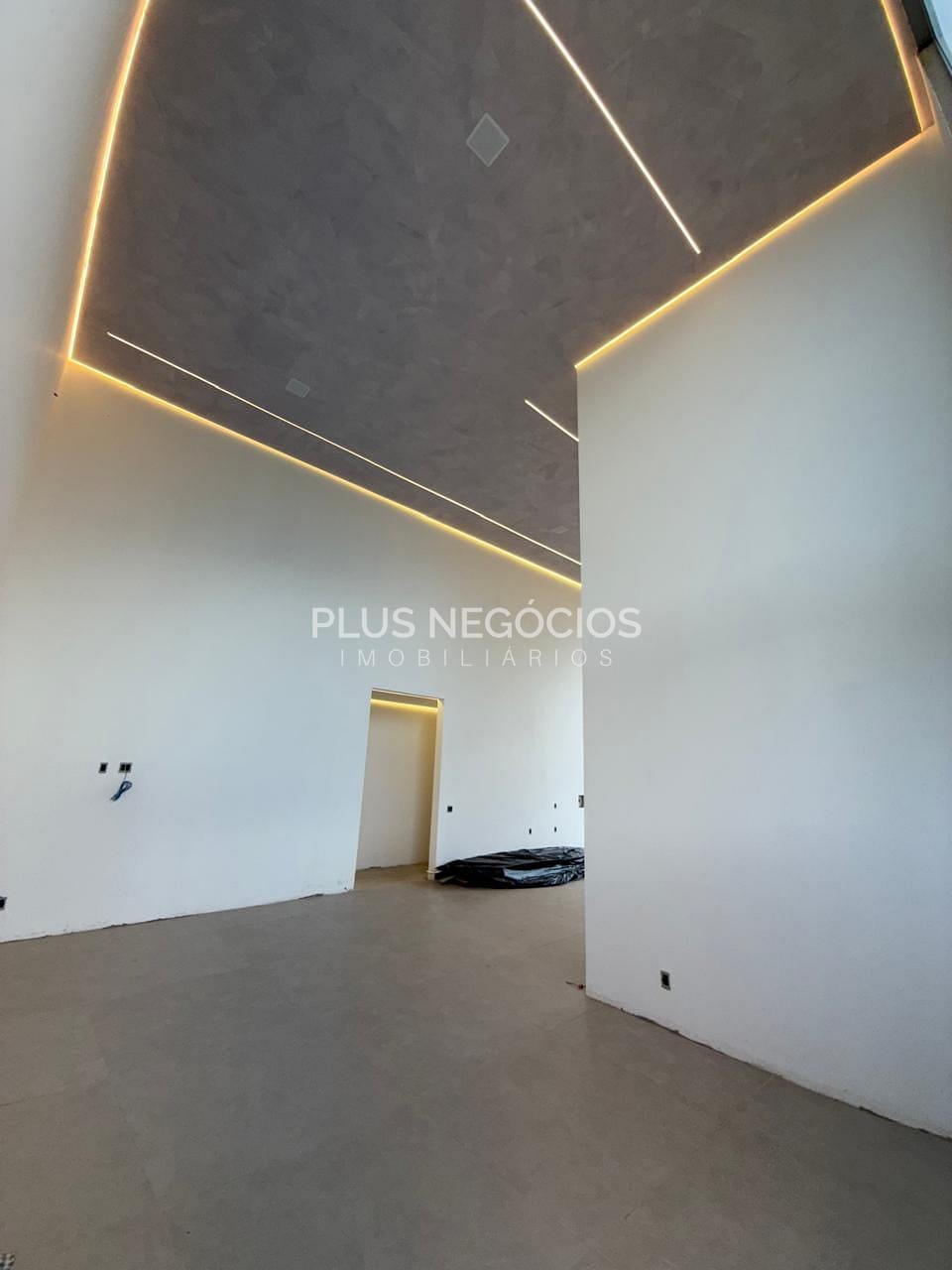 Casa à venda com 4 quartos, 320m² - Foto 3