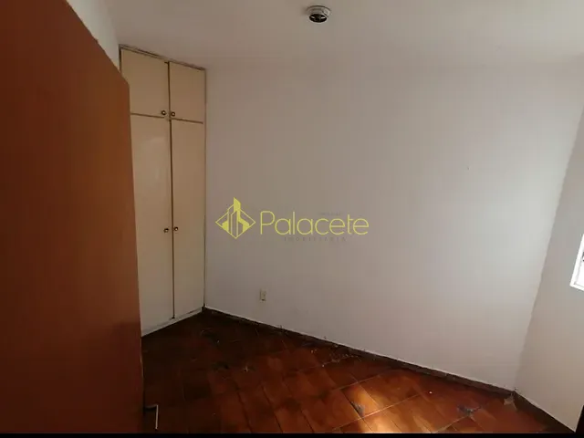Casa à venda, no bairro Vila Nossa Senhora das Graças em Taubaté