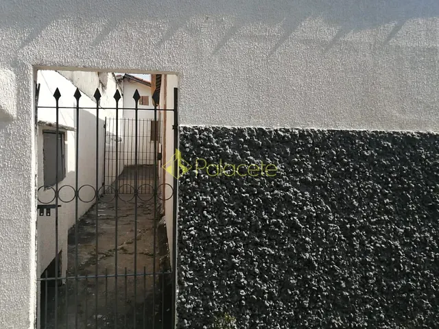 Casa à venda, no bairro Vila Nossa Senhora das Graças em Taubaté