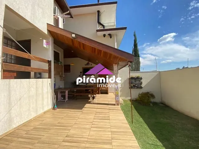 Casa com 250m² 4 quartos e 3 banheiros, à venda, no bairro Urbanova em São José dos Campos