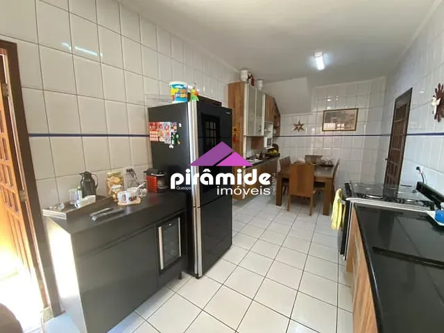 Casa com 250m² 4 quartos e 3 banheiros, à venda, no bairro Urbanova em São José dos Campos