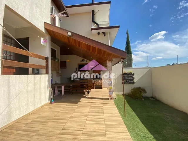 Casa com 250m² 4 quartos e 3 banheiros, à venda, no bairro Urbanova em São José dos Campos