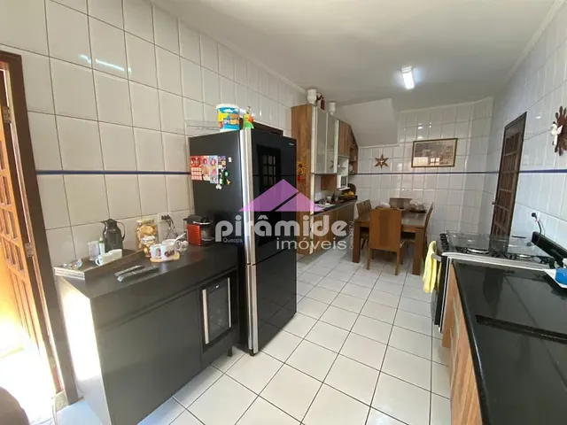 Casa com 250m² 4 quartos e 3 banheiros, à venda, no bairro Urbanova em São José dos Campos