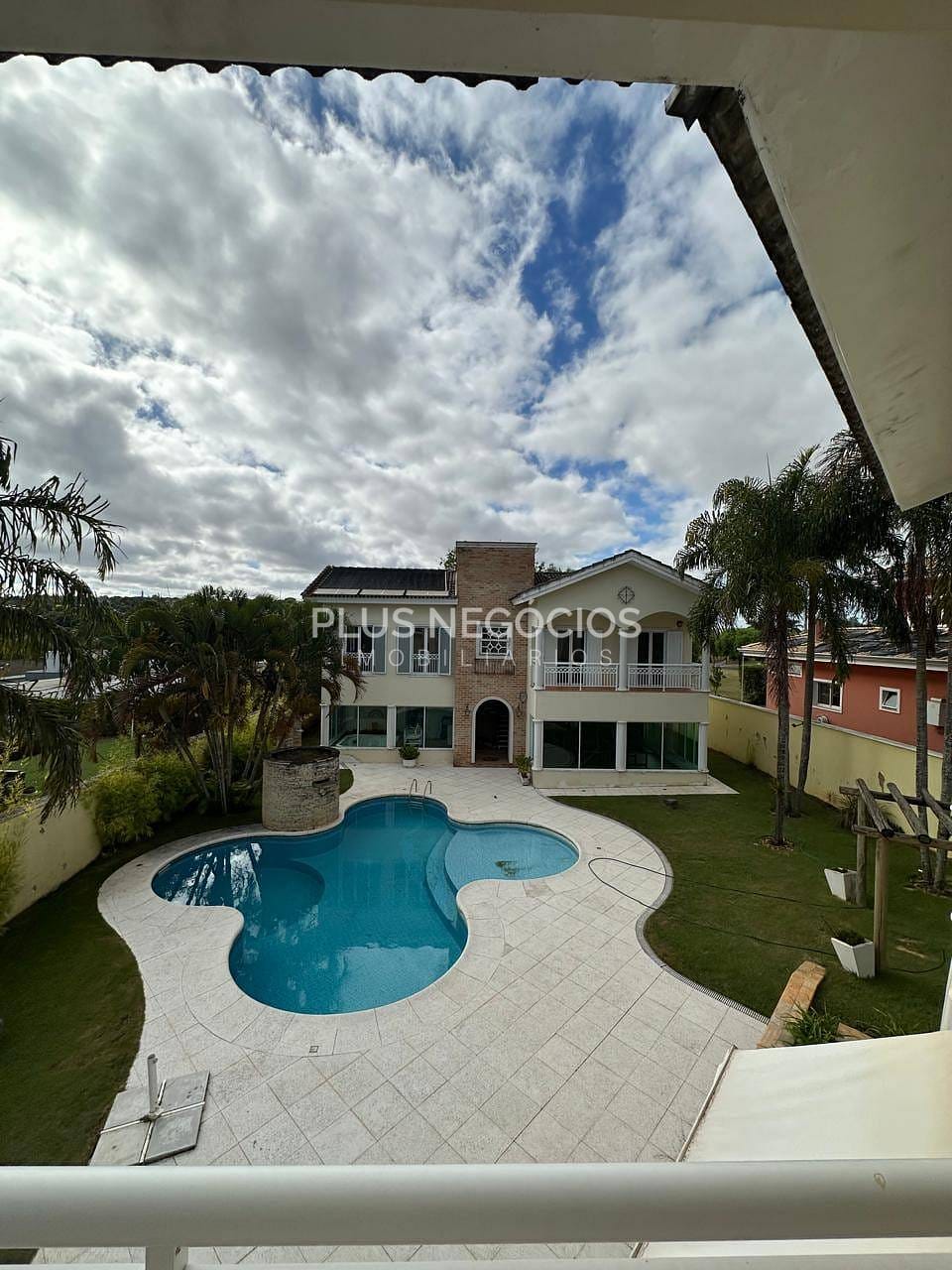Casa à venda e aluguel com 5 quartos, 482m² - Foto 1