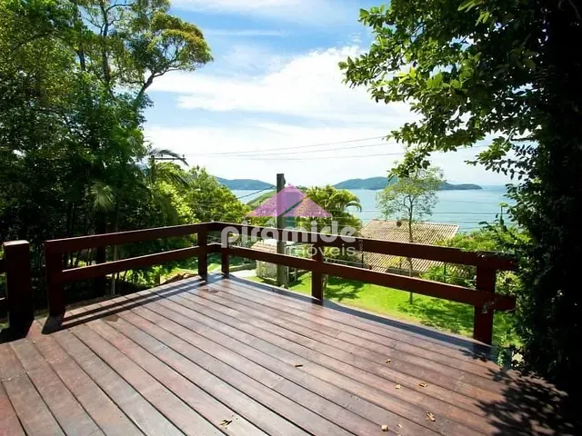 Casa com 490m² 4 quartos e 2 banheiros, à venda, no bairro Massaguaçu em Caraguatatuba